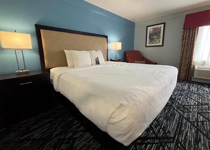 Baymont By Wyndham Hotel Litchfield