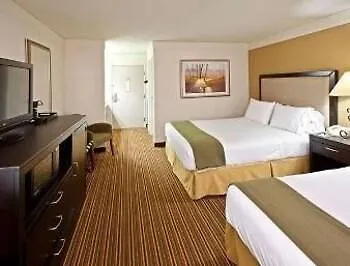 Baymont By Wyndham Hotel Litchfield